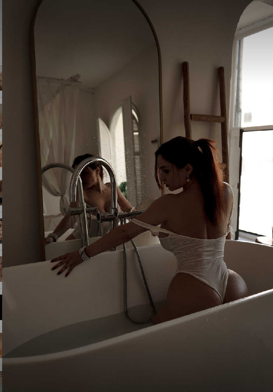 A playful frame from Miranda Faith nude — online in Salem