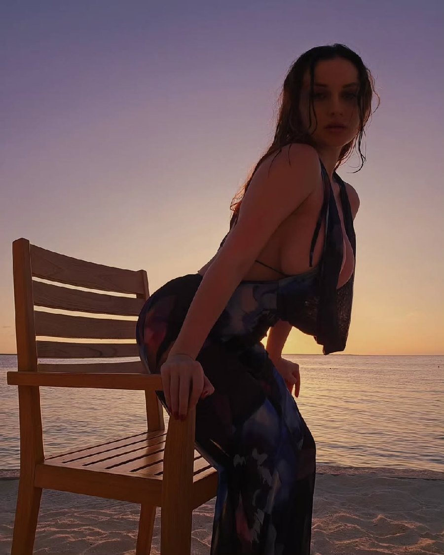 Sexy girl Miranda Faith nude in Salem