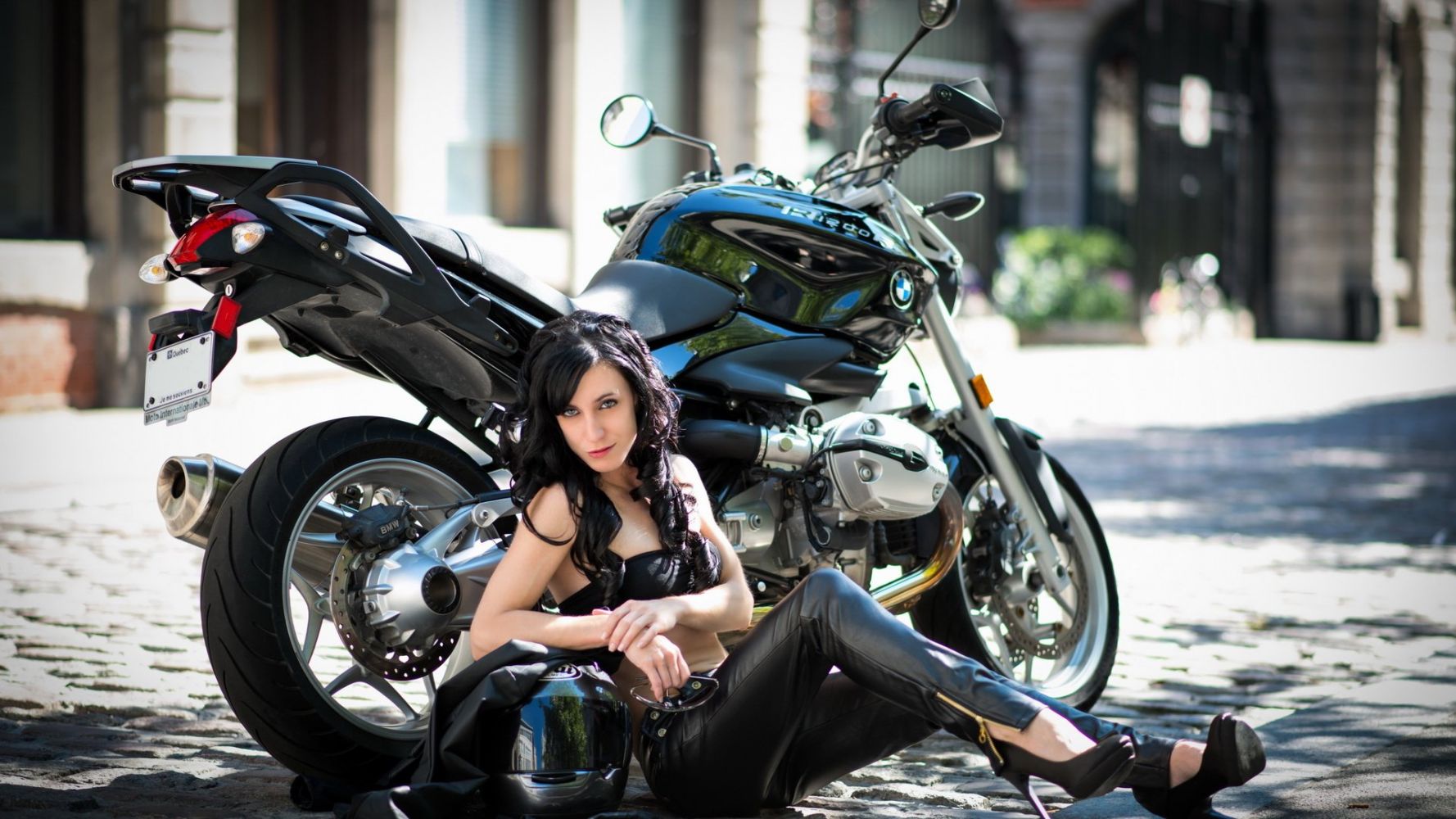 European women on bikes in Salem