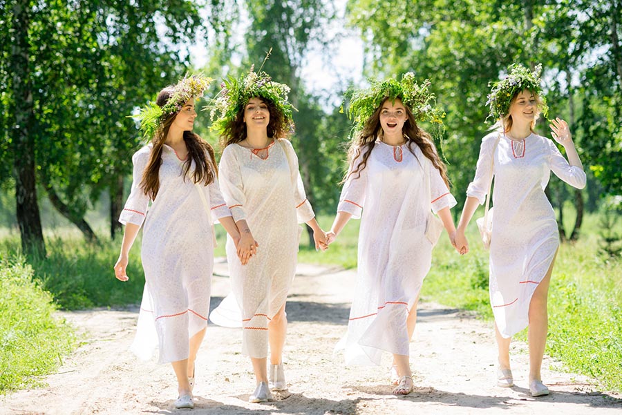 A cozy shot with Slavic girls — straight from Salem