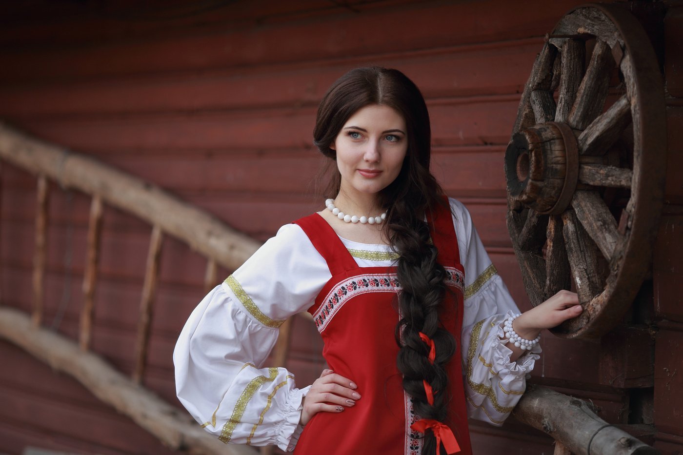 Girls in Slavic costumes’s look of the day — catch her live in Salem
