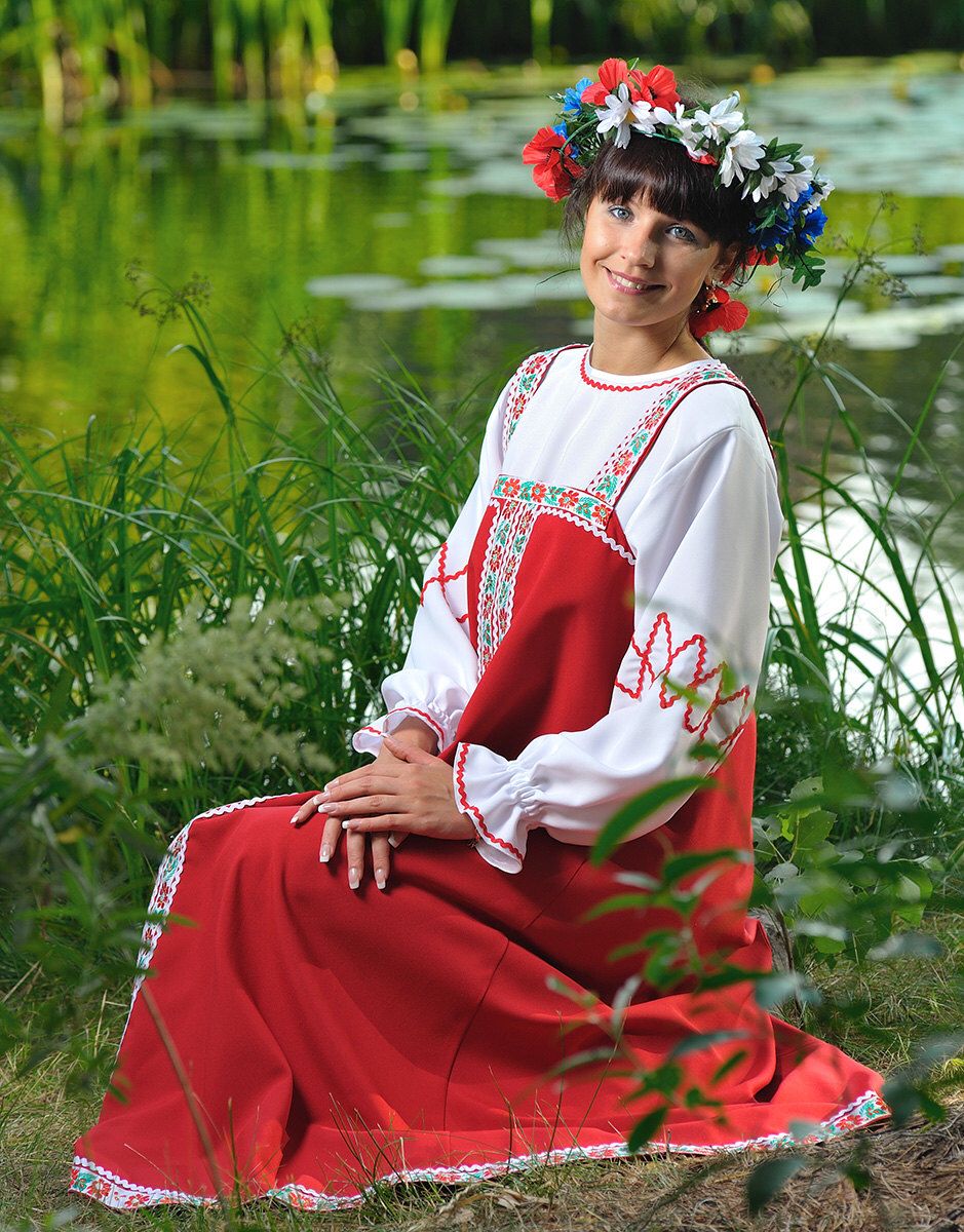 Beautiful girl Girls in Slavic costumes in Salem