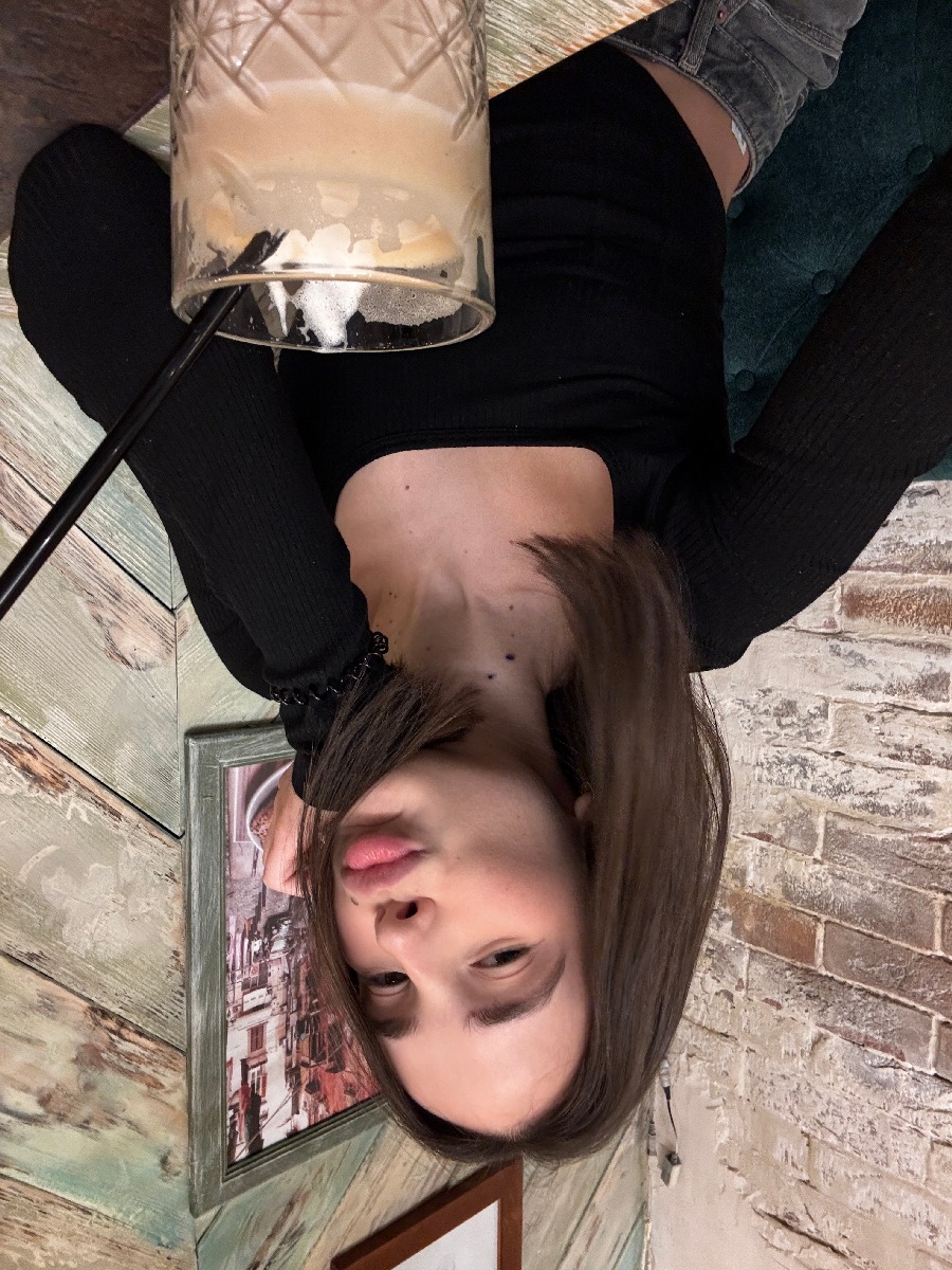 Fresh photos, fresh mood — Tina online in Salem